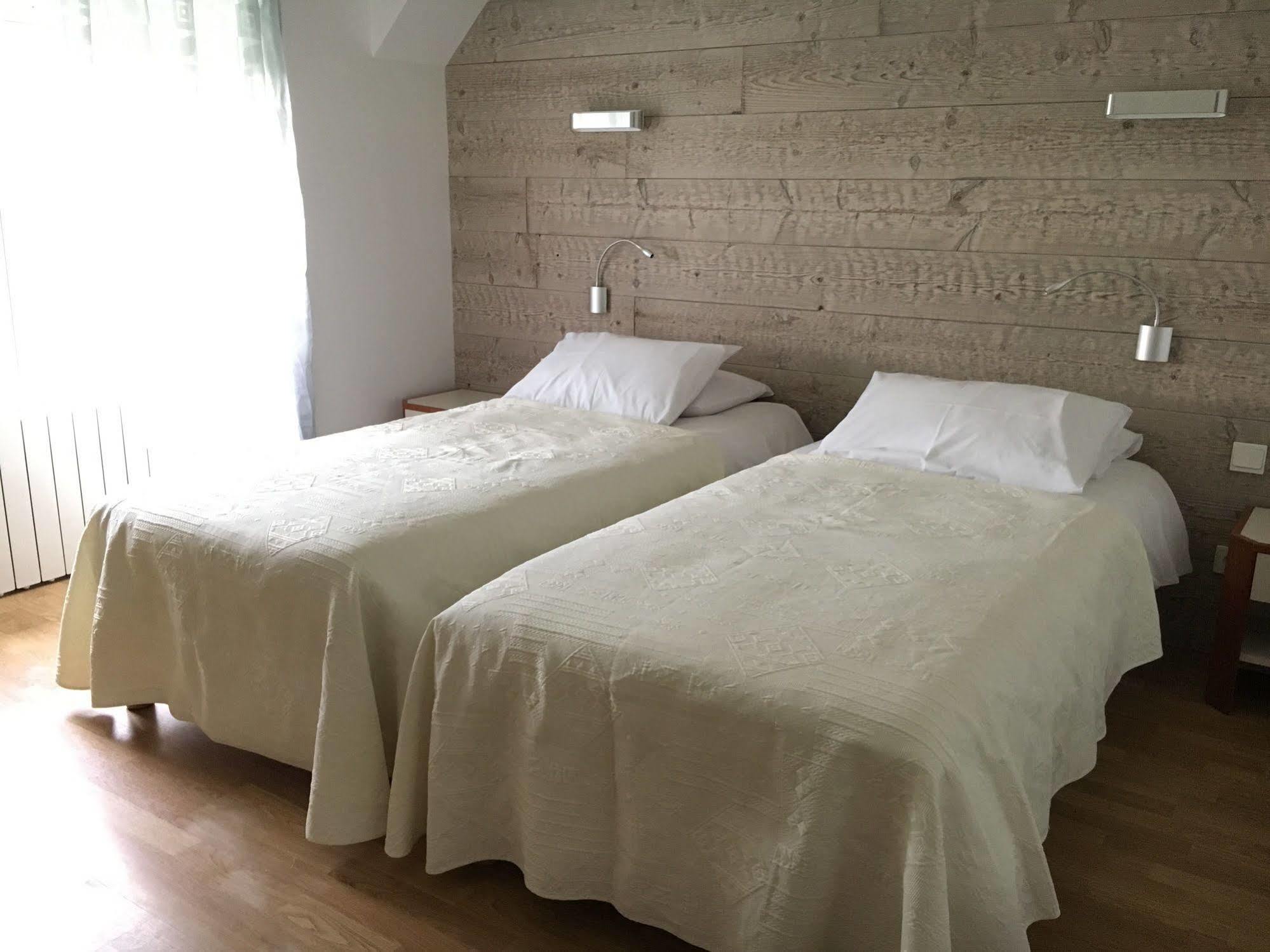 Logis Hotel "Ici M'Aime" Rouvray  Exterior foto