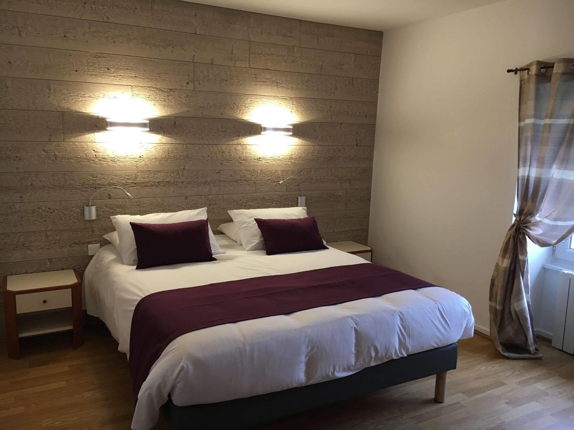 Logis Hotel "Ici M'Aime" Rouvray  Exterior foto